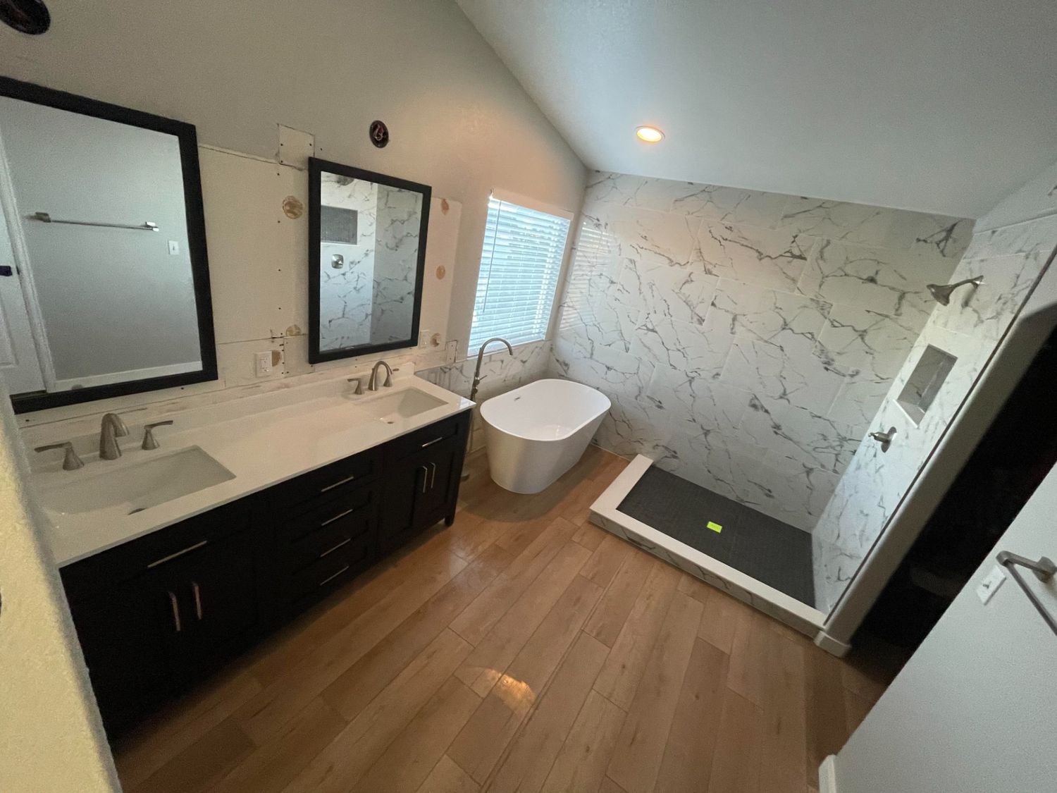 Showers tile and stone project from Meza Tile & Stone’s original website